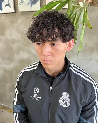 ミディアム パーマ メンズ 木村陸弥 似合わせ 透明感カラー🌿のヘアスタイル