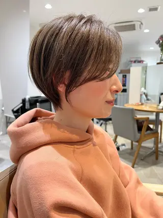 ショート 顔まわりカラー特化 赤津百合絵のヘアスタイル