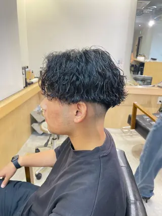 ショート パーマ メンズ マエダ リョウのヘアスタイル