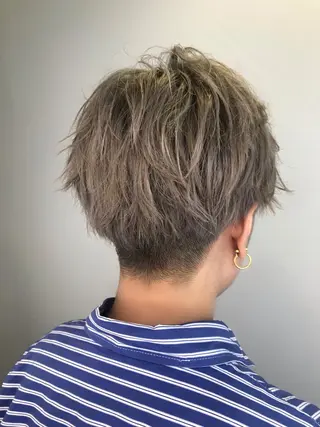 カラー メンズ EMANONシェアサロン心斎橋店所属・韓国メンズヘア ミル クティボブ 足立佳代のヘアスタイル