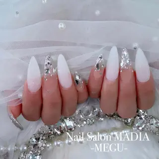 ネイル MADIA藤沢所属・MADIA MEGUのネイルデザイン