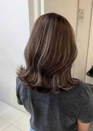 セミロング 🌟透け感カラー 髪質改善Ando🌟のヘアスタイル
