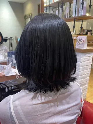 ミディアム アティリー 西梅田のヘアスタイル