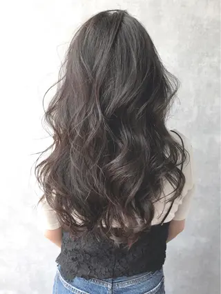 セミロング カラー TOMOYAレイヤー ブリーチ縮毛矯正のヘアスタイル