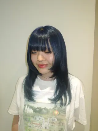 セミロング YUI／レイヤー カット/透明感カラーのヘアスタイル