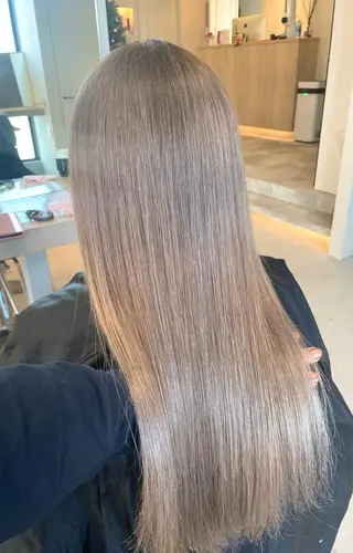 ロング カラー Lia所属・皆木 智晴のヘアスタイル