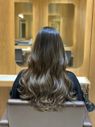 ロング カラー 小島 仁美のヘアスタイル