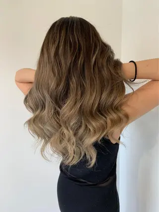 ロング カラー ヘアアレンジ 🍑🧋ハイトーン 暖色カラーlucaのヘアスタイル