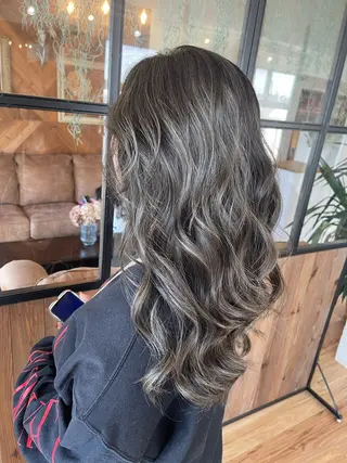 カラー LA BELLA所属・LA BELLA マリナのヘアスタイル