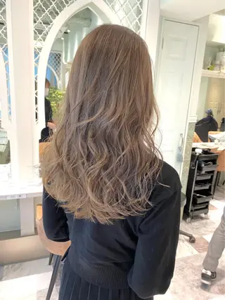 ロング Kanami/韓国風 /艶カラーのヘアスタイル