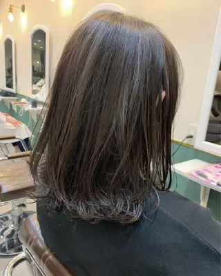 ミディアム 大木 華のヘアスタイル