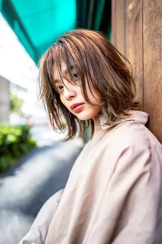 ミディアム カラー 🉐レイヤー/塩見 弘樹🉐渋谷のヘアスタイル