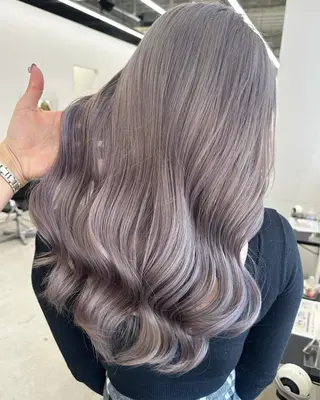 ロング カラー ヘアアレンジ GO TODAY シェアサロン 原宿本店所属・原宿ハイトーンカラー 🌼みるい🌼のヘアスタイル