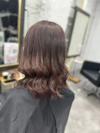 セミロング カットカラー🩷 五島桜樫のヘアスタイル