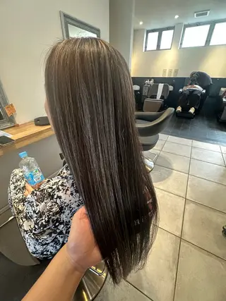 カラー 福井 美夢のヘアスタイル