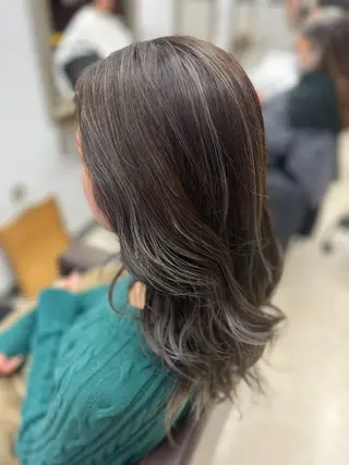 セミロング カラー Crescere所属・小島 凜のヘアスタイル