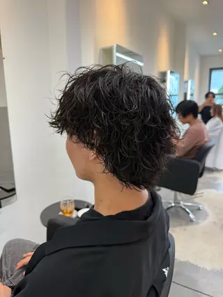 ミディアム パーマ メンズ 古賀 雄大のヘアスタイル