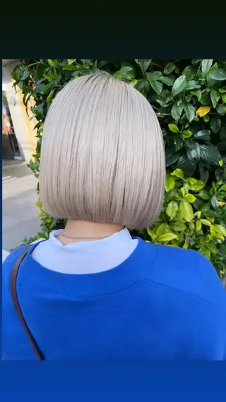 ミディアム 淡いハイトーンカラー レイヤーカットゆうかのヘアスタイル