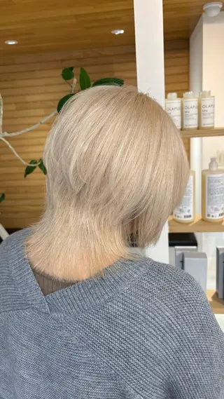 ミディアム FLEEK 安立徹のヘアスタイル