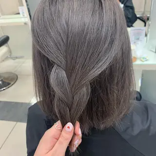 ミディアム カラー ウスイ ハルカのヘアスタイル