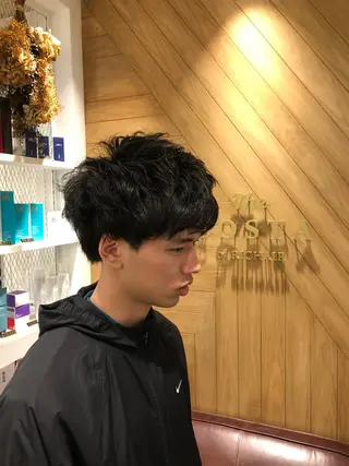 ショート パーマ メンズ 鈴村 大介のヘアスタイル