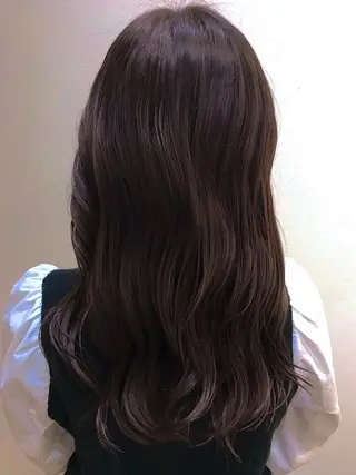 カラー 三條場 彩夏のヘアスタイル