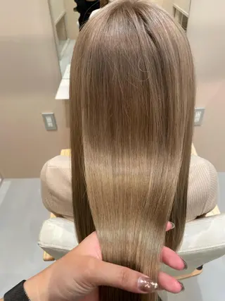 セミロング カラー特化型美容師 保住のヘアスタイル