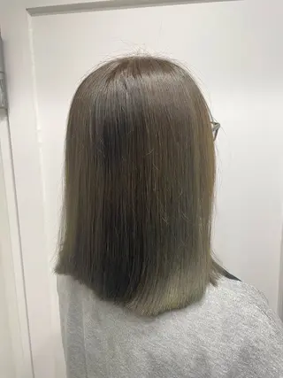 ミディアム カラー 小松田 琴美のヘアスタイル