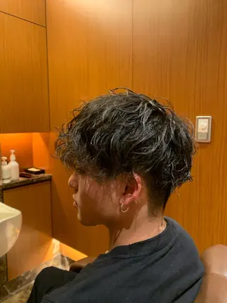 ミディアム パーマ メンズ ヘアモードキクチ銀座店所属・杉本 翔希のヘアスタイル