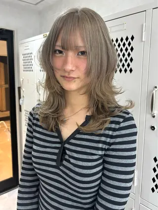 セミロング カラー 流行りのレイヤーカッ ト得意💖akariのヘアスタイル