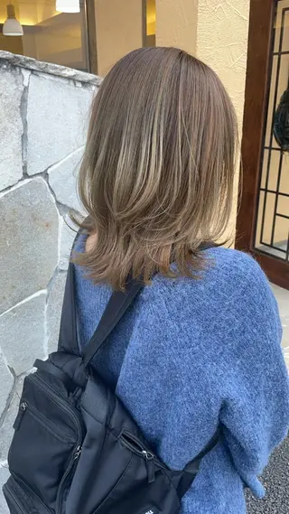 セミロング カラー 川元 汐音のヘアスタイル