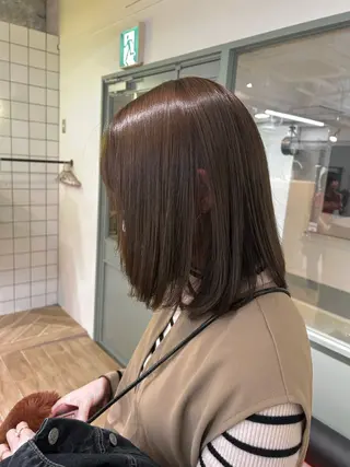 ミディアム カラー ベージュ/ダブルカラ ー/新潟駅/青柳萌果のヘアスタイル