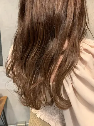 ロング ブリーチなしWカラー /地毛風/小林凪沙のヘアスタイル