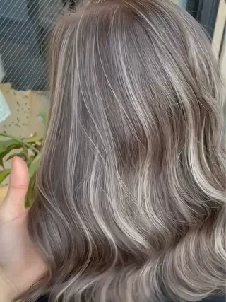 ロング カラー ONYX 表参道所属・表参道/ハイライト 髪質改善ストレートのヘアスタイル