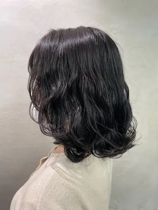 ミディアム パーマ ハイトーン 🌷ハルミ🌷のヘアスタイル