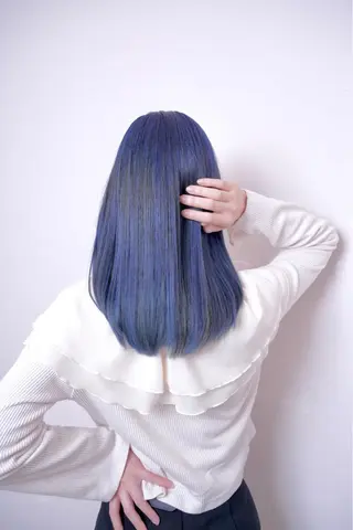 セミロング カラー パーマ ヘアアレンジ アイブロウ 推し活専用 【派手髪】飯野ゆかりのヘアスタイル