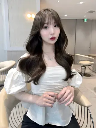 ロング ♡Yoshino♡ 艶グレージュカラーのヘアスタイル