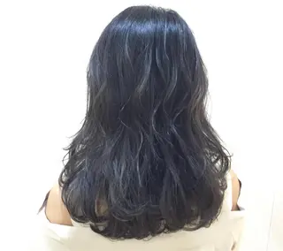 セミロング カラー 服部 樹季のヘアスタイル