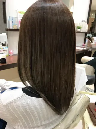 ミディアム 縮毛矯正/髪質改善 継続する美髪のヘアスタイル