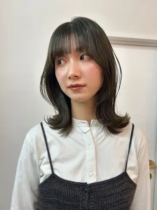 ミディアム レイヤーカット/ 透明感カラーmikuのヘアスタイル