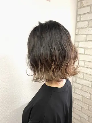 ミディアム 山本 茉希のヘアスタイル