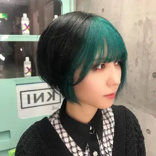 カラー ミディアム ウルフカットデザイン カラー特化アールイーのヘアスタイル