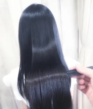 ロング カラー AnFye une qatllのヘアスタイル