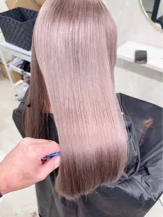 ロング 前髪カット🩶レイヤ ー🩶ハイトーン🩶のヘアスタイル