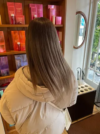 カラー 栗林 茉那のヘアスタイル