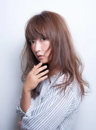 セミロング カラー RESBORN所属・長岡 大偉のヘアスタイル