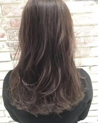 セミロング カラー CALAMARI所属・【渋谷で人気】艶髪× 髪質改善/ツヤカラーのヘアスタイル