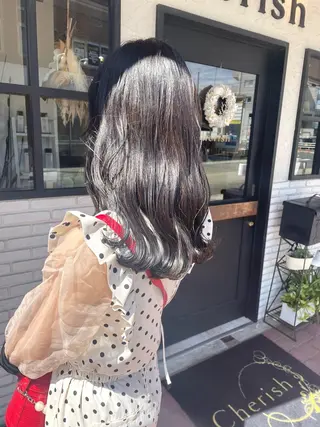 ミディアム 小坂 真子のヘアスタイル