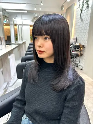 セミロング 艶髪レイヤー顔周り グレージュ添田晃基のヘアスタイル