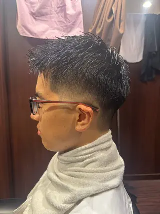 ショート ヒロ銀座プレミアムバーバーパレスホテル店所属・末盛 康生のヘアスタイル